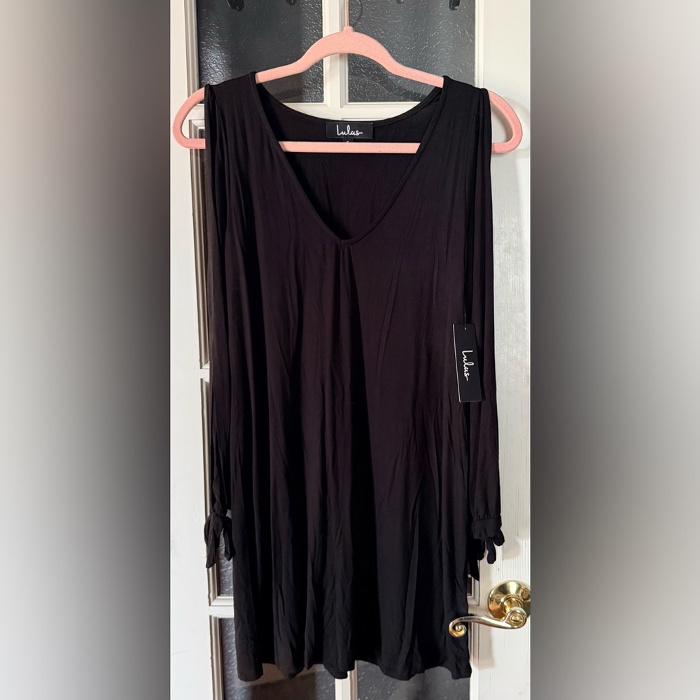 Lulu’s Black V-Neck Sleeveless Dress/Tunic with Cold Shoulders and Open Sleeves